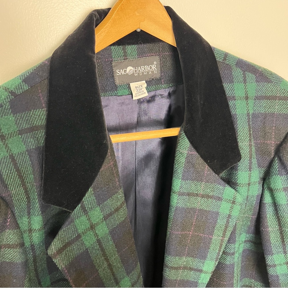 Vintage Sag Harbor Christmas Tartan Plaid Blazer with Black Velvet Collar Woman - Picture 2 of 10